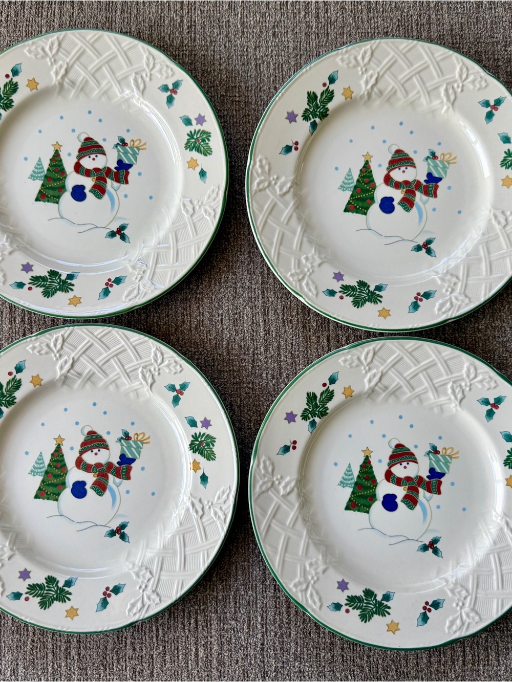 4 Mikasa Holiday English Countryside Snowman Salad/Dessert Plates